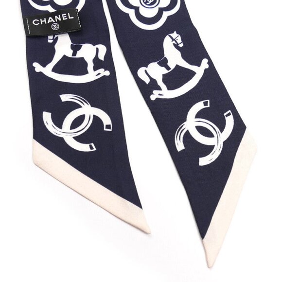 CHANEL Pink Logo Scarf - Picture 4 of 6